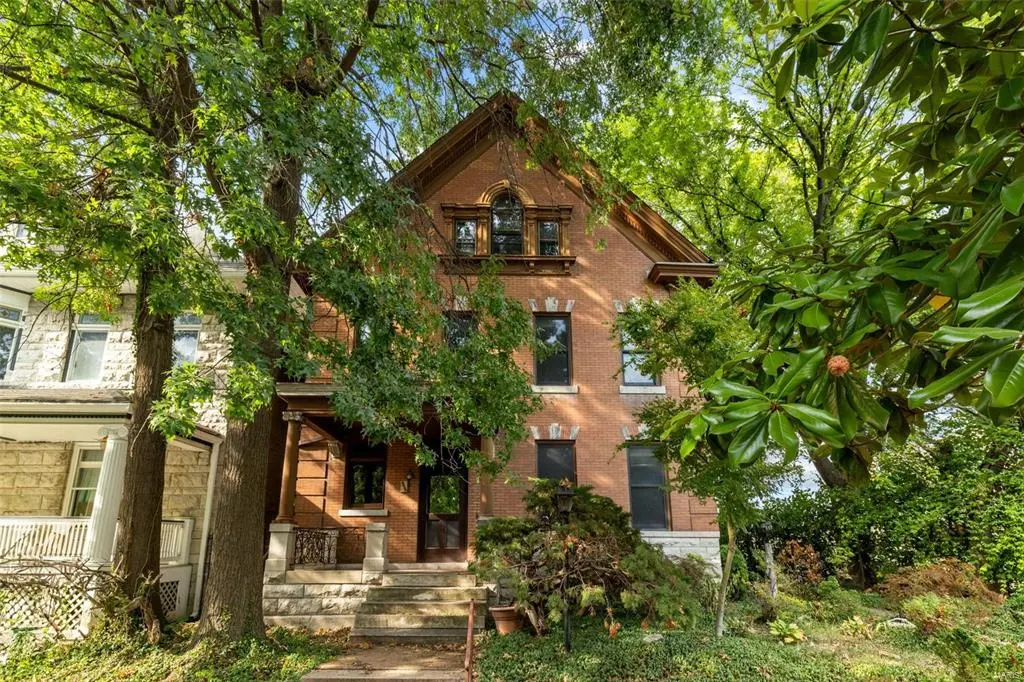 5033 Washington Pl, St Louis, MO 63108-1112