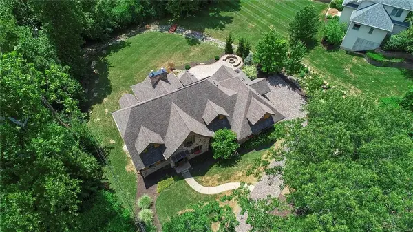 29 Beacon Hill Ln, St Louis, MO 63141-8110