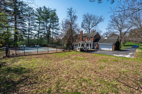 1818 Manor Hill Rd, St Louis, MO 63131-1502