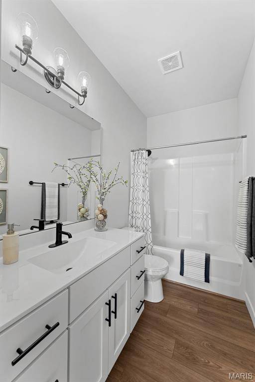 32 Landyn CT, Dardenne Prairie, MO 63368