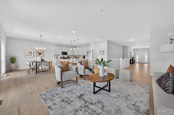 207 Kreder LN, St Charles, MO 63304