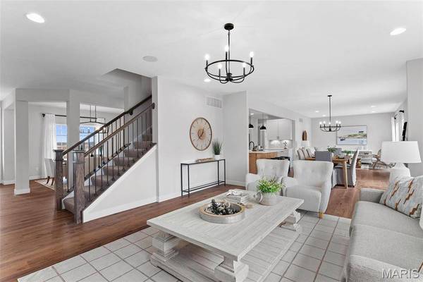 375 Kreder Ridge CIR, St Charles, MO 63304