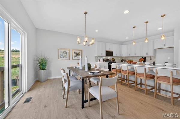 207 Kreder LN, St Charles, MO 63304