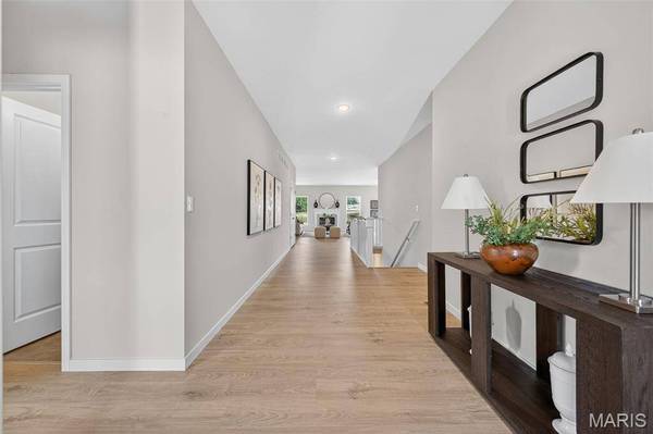 207 Kreder LN, St Charles, MO 63304