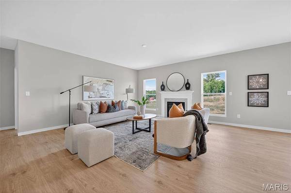 207 Kreder LN, St Charles, MO 63304