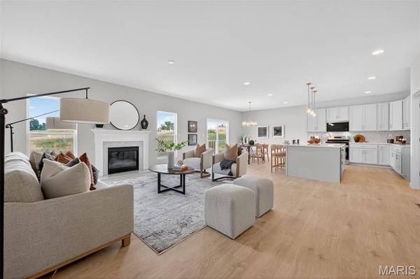 207 Kreder LN, St Charles, MO 63304