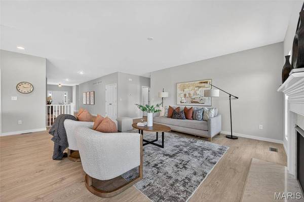 207 Kreder LN, St Charles, MO 63304