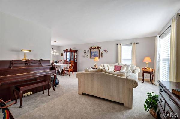 1329 Lakeway DR, Defiance, MO 63341