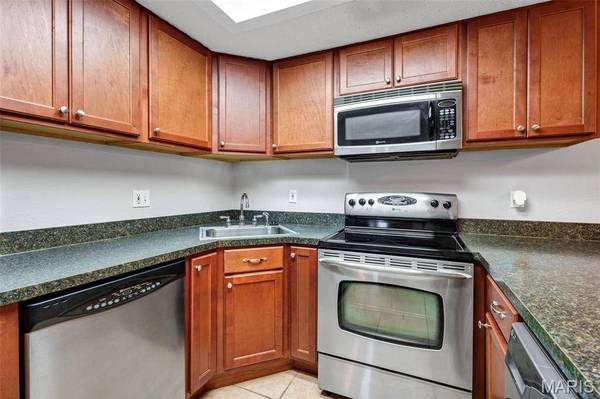 1465 Heritage LNDG #403, St Charles, MO 63303