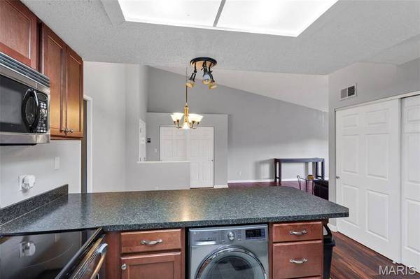 1465 Heritage LNDG #403, St Charles, MO 63303
