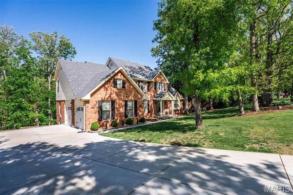 9833 Eagle Hill LN, Sunset Hills, MO 63127