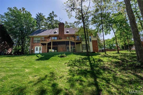 9833 Eagle Hill LN, Sunset Hills, MO 63127