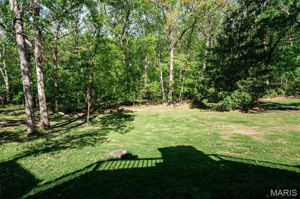 9833 Eagle Hill LN, Sunset Hills, MO 63127