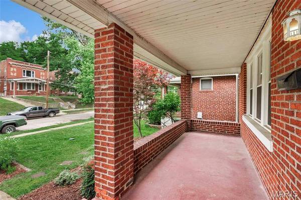 6932 Garner AVE, St Louis, MO 63139