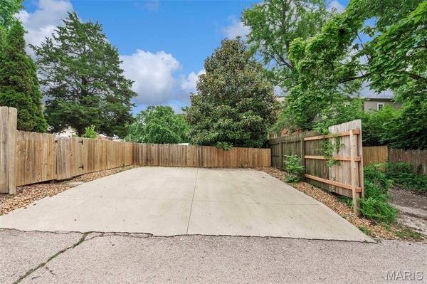 6932 Garner AVE, St Louis, MO 63139