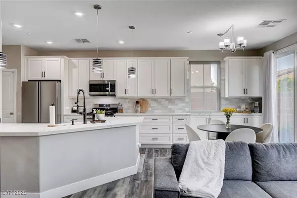 688 Monument Point ST, Henderson, NV 89002