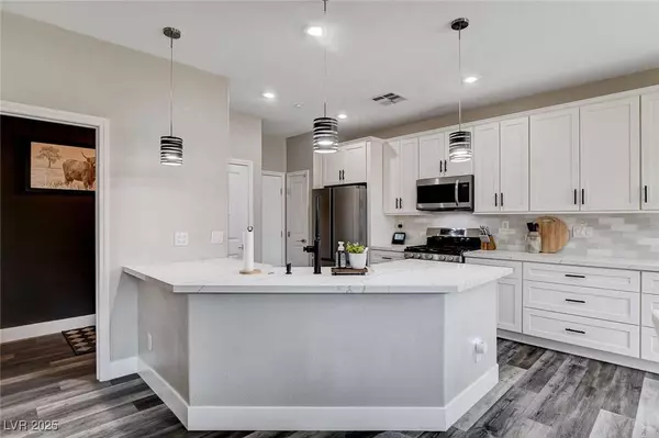 688 Monument Point ST, Henderson, NV 89002