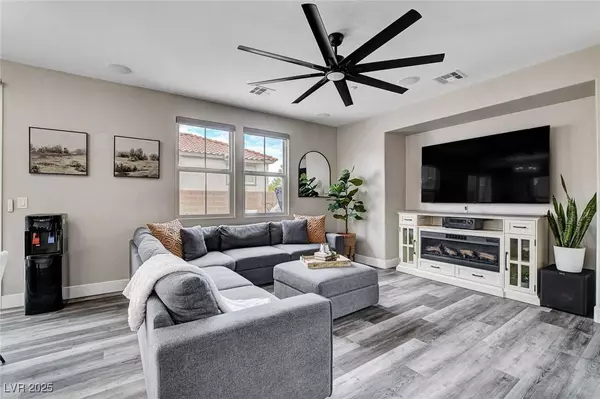 688 Monument Point ST, Henderson, NV 89002