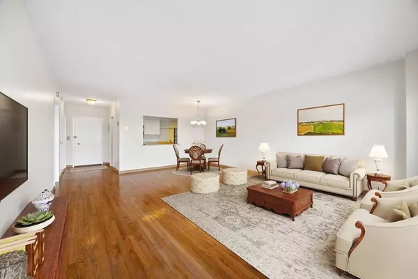 22 Chestnut Pl #607, Brookline, MA 02445