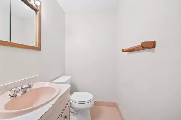 22 Chestnut Pl #607, Brookline, MA 02445