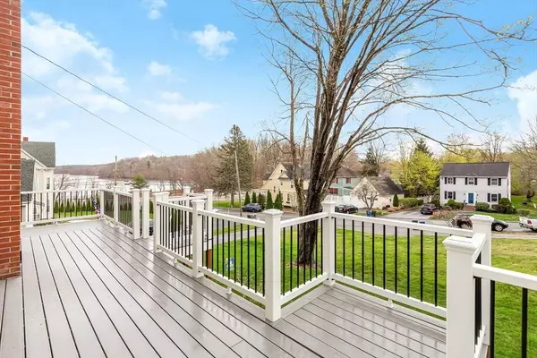 8 Wellings St, Haverhill, MA 01830