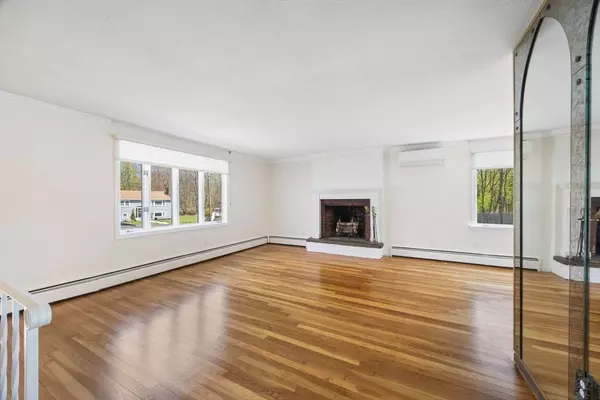 5 Manter Ct, Saugus, MA 01906