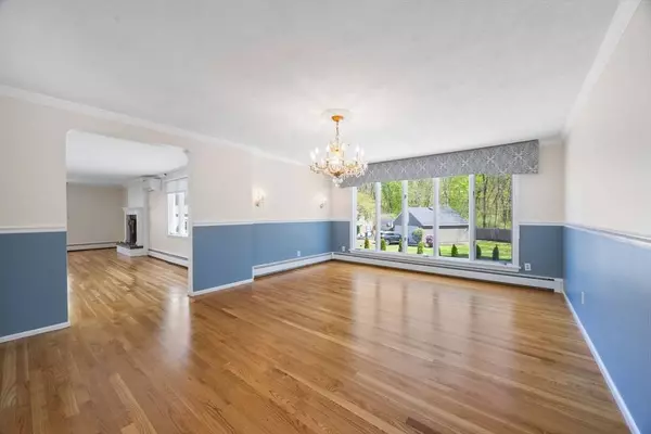 5 Manter Ct, Saugus, MA 01906