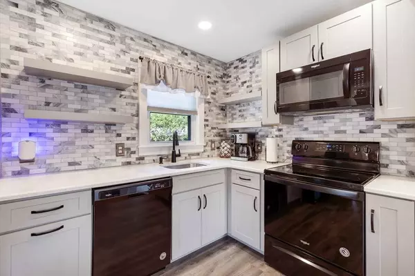 48 Long Pond Dr, Dracut, MA 01826