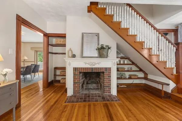 45 Vinton St, Melrose, MA 02176