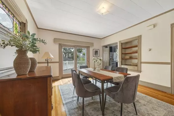 45 Vinton St, Melrose, MA 02176