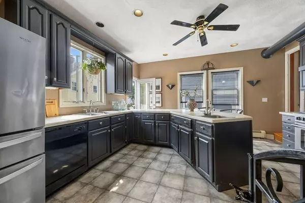 45 Vinton St, Melrose, MA 02176