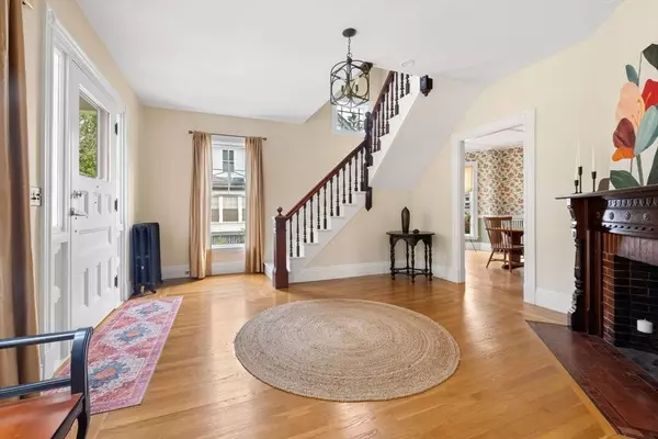 46 Youle St, Melrose, MA 02176