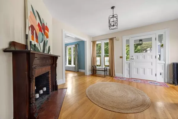 46 Youle St, Melrose, MA 02176