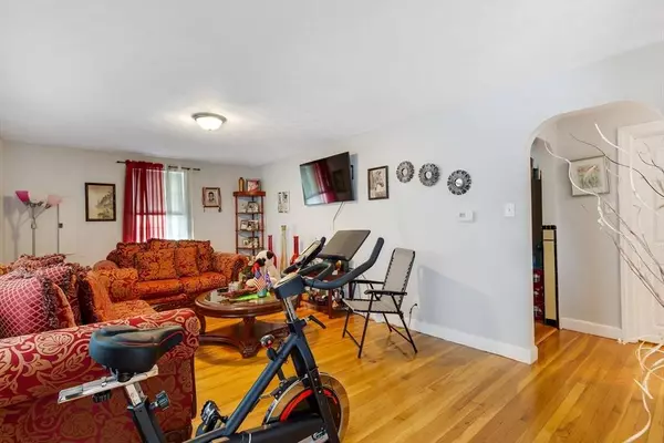 41 S Irving St, Revere, MA 02151