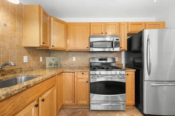 2 Veterans Way #2, Merrimac, MA 01860