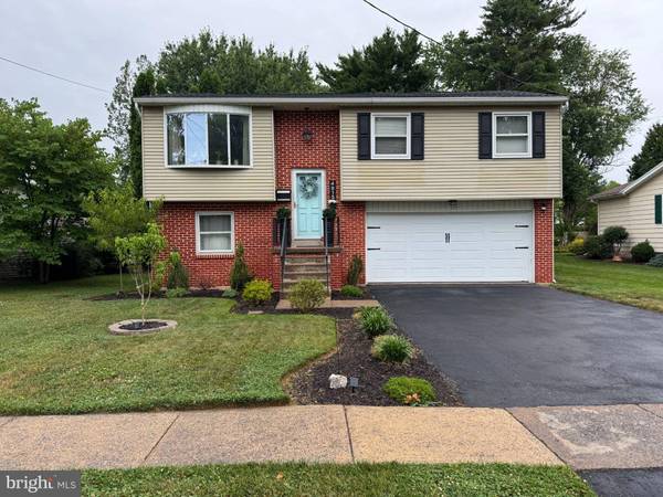 4815 DELBROOK RD, Mechanicsburg, PA 17050