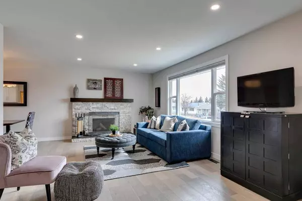 112 Huntcroft WAY NE, Calgary, AB T2K4E5