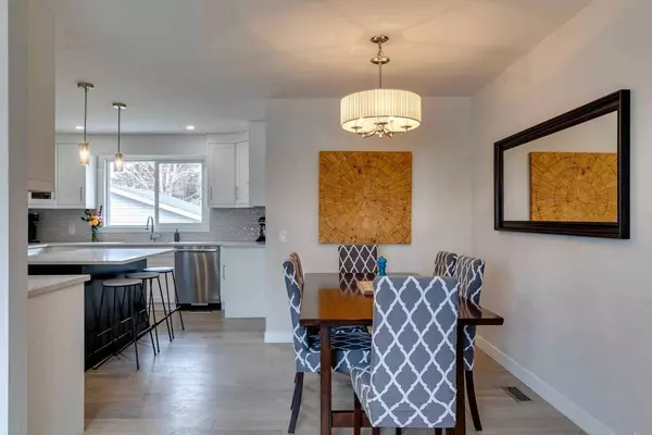 112 Huntcroft WAY NE, Calgary, AB T2K4E5