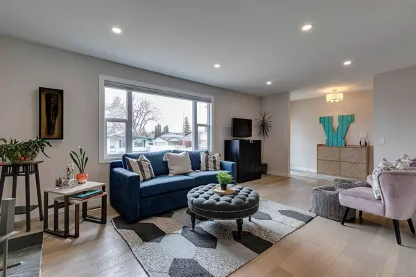 112 Huntcroft WAY NE, Calgary, AB T2K4E5