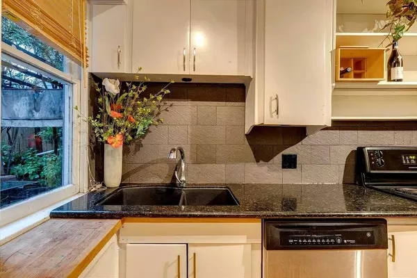 1811 27 AVE SW, Calgary, AB T2T 1H2