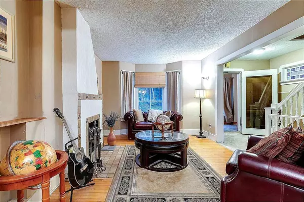 1811 27 AVE SW, Calgary, AB T2T 1H2