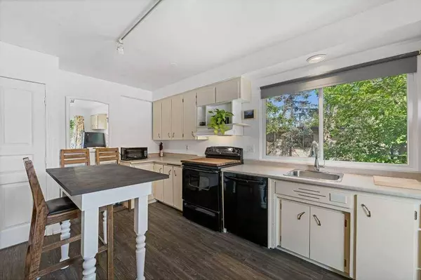 710 Salisbury AVE SE, Calgary, AB T2G4J8