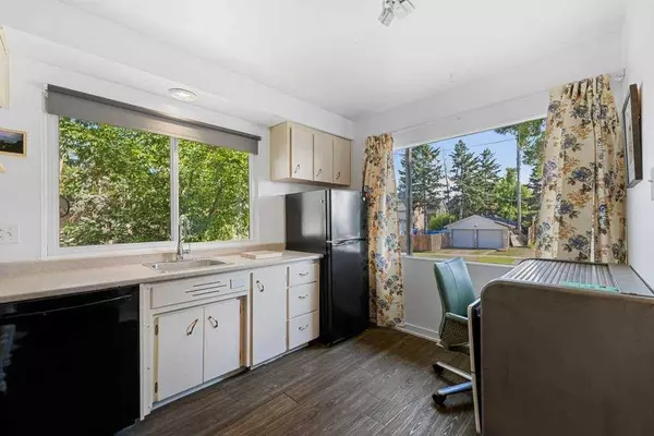 710 Salisbury AVE SE, Calgary, AB T2G4J8