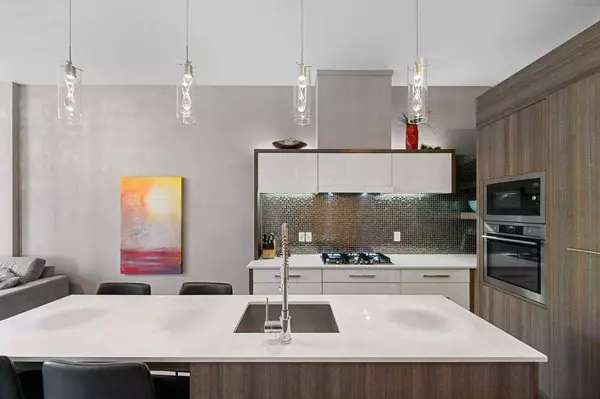 119 19 ST NW #105, Calgary, AB T2N 2S7