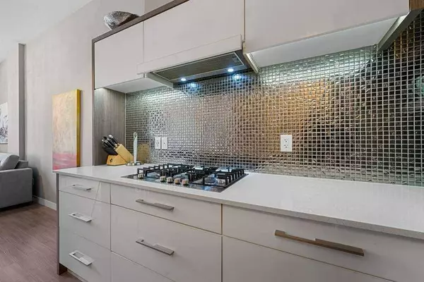 119 19 ST NW #105, Calgary, AB T2N 2S7