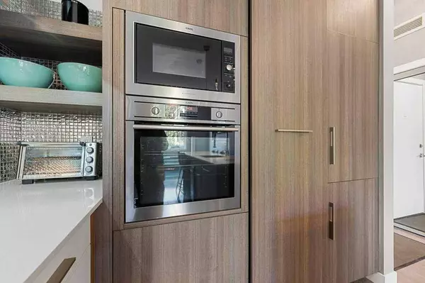 119 19 ST NW #105, Calgary, AB T2N 2S7