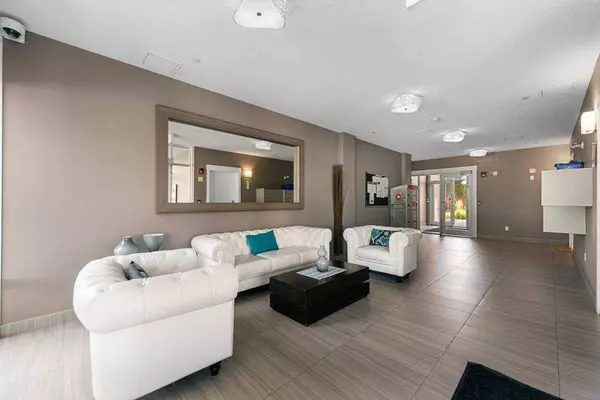 119 19 ST NW #105, Calgary, AB T2N 2S7