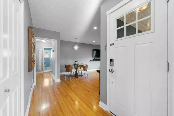 1131 15 AVE NE, Calgary, AB T2E 1J4