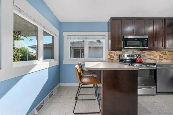 1131 15 AVE NE, Calgary, AB T2E 1J4