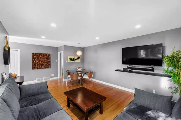 1131 15 AVE NE, Calgary, AB T2E 1J4